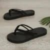 Damenmode-Trend, reiner schwarzer Gürtel, rutschfeste, flache Flip-Flops 6