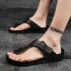 Ngouxm Sommer Männer Flip-Flops Atmungs Strand Hausschuhe Neue Design Mode Lässige Solid Black Non Slip Wohnung Rutschen für Mann 3