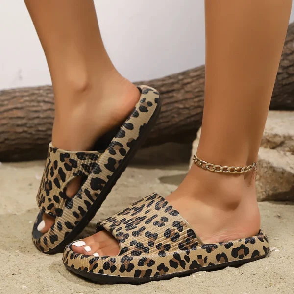 Sommer Frauen Leopard Print Hausschuhe Mode Dicke Sohle Indoor Dusche Rutschen Sexy Strand Sandalen Vielseitige Damen Hausschuhe 4
