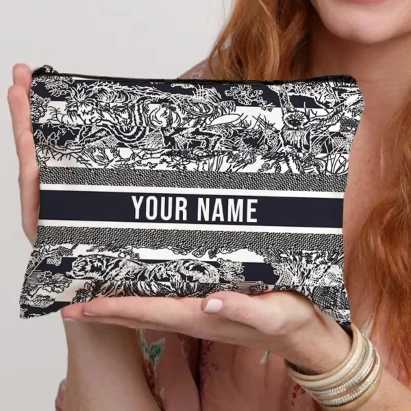 Benutzerdefinierte Name Reise Kosmetik Organizer Frauen Bürobedarf Aufbewahrungstasche Leinwand personalisierte Geschenk Make-up Tasche Federmäppchen Geldbörse 2