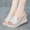 Vielseitige weiche Leder Sommerschuhe Mode Mutter Outdoor Sandalen Frauen Plattform Keil absatz Fisch mund Flip Flop Sandalen 6