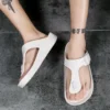 Ngouxm Sommer Männer Flip-Flops Atmungs Strand Hausschuhe Neue Design Mode Lässige Solid Black Non Slip Wohnung Rutschen für Mann 4