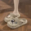 Entzückende Cartoon Charms Clogs Sommer Damen Sandalen Slipper Mann Schuhe 3