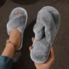 Mode Cross Strap Fell Hausschuhe Frauen Innen Licht Warme Plüsch Hause Hausschuhe Frau Faux Pelz Flache Ferse Paar Rutschen Plus Größe 43 2