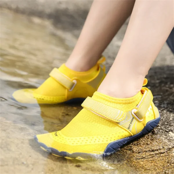 Kinder Aqua Schuhe Sommer Strand Fünf Finger Barfuß Wasser Schuhe Schwimmen Leichte rutschfeste Seaside River Kinder Turnschuhe 5