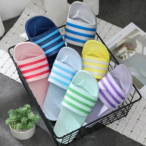 Unisex Hausschuhe Frauen neue bunte gestreifte Hausschuhe Männer Größe 36-45 Paar Strands andalen PVC rutsch feste Wohnung zu Hause Bad Hausschuhe 2