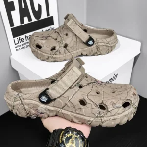 2025, Sommer-Herren-Sandalen, neue Hausgarten-Schuhe, bequeme und leichte Herren-Hausschuhe, rutschfeste Flip-Flop-Sandalen mit weichem Boden