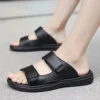 Outdoor Herren Hausschuhe Leder Leichte Flip-Flops Sommer Lässige Strandsandalen Männlich Flacher rutschfester Komfort Klassische Lazy Slides