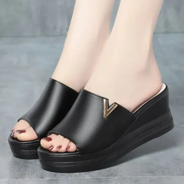Vielseitige weiche Leder Sommerschuhe Mode Mutter Outdoor Sandalen Frauen Plattform Keil absatz Fisch mund Flip Flop Sandalen 5