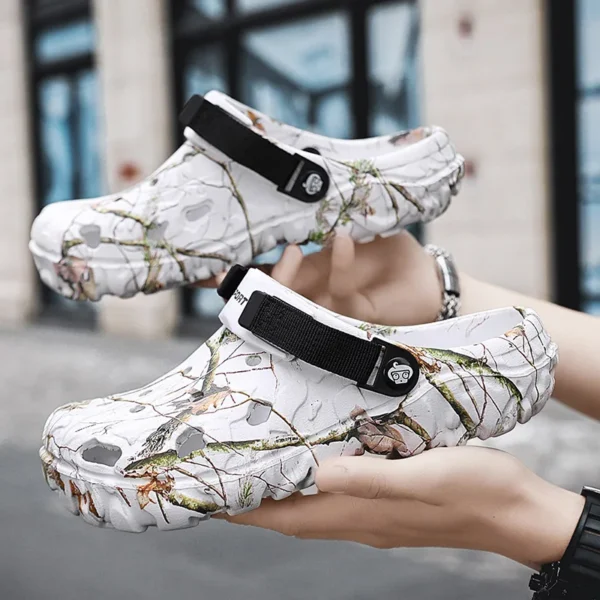 2024 Sommer-Herren-Sandalen, neue Hausgarten-Schuhe, bequeme und leichte Herren-Hausschuhe, rutschfeste Flip-Flop-Sandalen mit weichem Boden 2