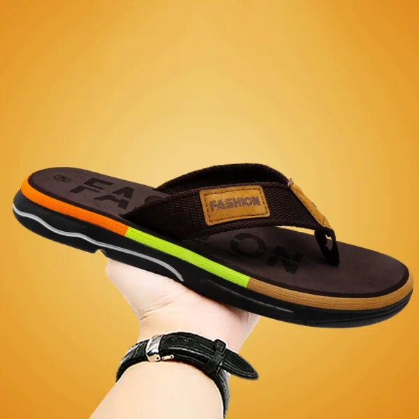 Neue Sommer-Flip-Flops für Herren sind zu Hause bequem und zu tragen rutschfeste, fußschleppende Strand-Freizeithausschuhe mit weichem Boden 3