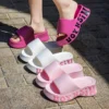 EVA Plattform Hausschuhe für Frauen Sommer Brief Drucken Keilabsatz Sandalen Frau Mode Dicken Boden Im Freien Rutschfeste Strand Rutschen 2