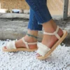 Damenmode-Trend-Schnürsenkel mit Quasten sind rutschfeste, verschleißfeste, bequeme Sandalen mit weicher Sohle und flachem Absatz 3