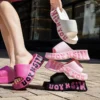 EVA Plattform Hausschuhe für Frauen Sommer Brief Drucken Keilabsatz Sandalen Frau Mode Dicken Boden Im Freien Rutschfeste Strand Rutschen 3