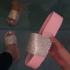 Frühling/sommer/frauen wasserdichte plattform dicken boden strass hausschuhe candy-farbige strand sandalen outdoor wilde mode damen 4
