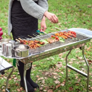 Großer Barbecue-Grill für den Außenbereich, Edelstahl-Grill, Grill, tragbar, zusammenklappbar, für den Haushalt, Holzkohlegrill, Herd