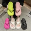 Keile Hausschuhe Frauen Sommer High Heels Flip Flops Mode Clip Toe flache Sandalen dicke Plattform Indoor Strand Schuhe Frau Rutschen