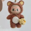 Labubu Babykleidung der ersten und dritten Generationen, niedliche, trendige, vielseitige vordere High-Energy-Erdbeerbär-Babykleidung, die umgibt 6