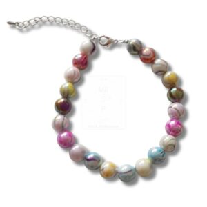 Elegantes Perlenarmband mit Marmor-Effekt