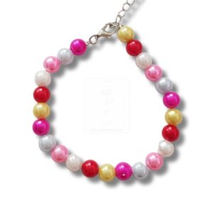 Handgefertigtes Perlenarmband in fröhlichen Farben