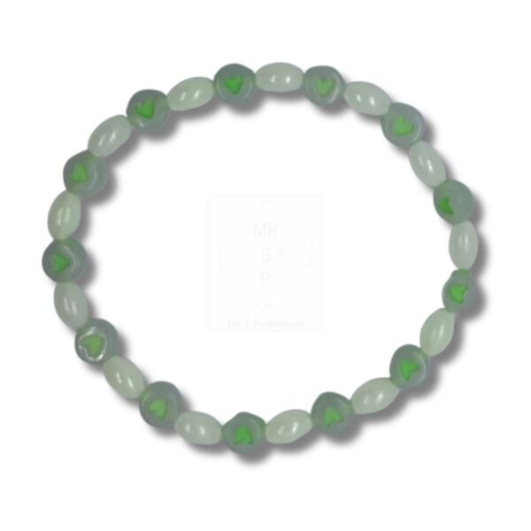 Grünes Herz-Leuchtperlenarmband – Handgefertigt