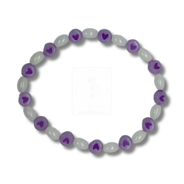 Lila Herz-Leuchtperlenarmband – Handgefertigt