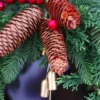 Rustikaler Weihnachtskranz, künstlicher goldener Glockenkranz, Weihnachtsbaum-Hängegirlande, handgefertigter Tannenzapfen-Kranz, Urlaubsdekoration 3
