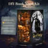 Book Nook Kit Dark Family DIY Holzpuzzle Gothic-Stil Halloween Bücherregal Puppenhaus Modell Buchstütze Gebäude Heimdekoration 4