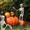 Halloween-Requisiten, 5,4 Fuß, lebensgroß, leuchtendes Skelett-Dekor, bewegliche Gelenke, Ganzkörperknochen, Skelett-Party-Requisite mit leuchtenden Augen 3