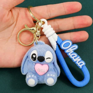 Kawaii Stitch Figur Schlüsselanhänger – superweiche Disney Flocked Stitch Doll, kuscheliger Anime-Schlüsselanhänger mit Auto-Schlüsselanhänger, Mädchen-Geburtstagsgeschenk