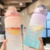 2L Wasserflasche mit Strohhalm, große Kapazität, Sportwasserflasche, Reise, Fitness, Sport, tragbare Trinkflaschen mit Zeitmarkierung 1