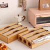 1 Stück Küchenwickelspender mit Folie und Frischhaltefolien-Schneidebox, Bambus-Frischbeutel-Schneidhalter, Müllbeutel und Plastiktüte aus Holz St 1