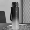 1-Liter-Sportwasserflasche mit großem Fassungsvermögen für Herren und Damen, Sommer, tragbare Plastikflasche für Outdoor-Reisen, Fitness, Trinkgeschirr 4