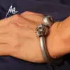 Schwarzes Totenkopf- und Knochenarmband, personalisiertes und hübsches Armband, hochwertiges herrschsüchtiges Herrenarmband und Armband 5