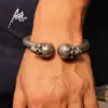 Schwarzes Totenkopf- und Knochenarmband, personalisiertes und hübsches Armband, hochwertiges herrschsüchtiges Herrenarmband und Armband 3