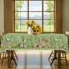 Frühlingsfrische Tischdecke mit Blumenmuster, bedruckt mit kleinen Gänseblümchen, Blumen und Schmetterlingen, geprägte Kanten, langlebig, wasserdicht, knitterfrei, farbecht, maschinenwaschbar, perfektes Geschenk für Familie und Freunde, für Party- und Feiertagsdekorationen im Innen- und Außenbereich, rechteckige Tischdecke, geeignet für alle Jahreszeiten, für Heimküchen, Zimmer, Terrassen, Balkone, Picknicks, Cafés und Restauranttische, Innen- und Außendekoration, perfekte Geschenkartikel. 2