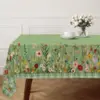 Frühlingsfrische Tischdecke mit Blumenmuster, bedruckt mit kleinen Gänseblümchen, Blumen und Schmetterlingen, geprägte Kanten, langlebig, wasserdicht, knitterfrei, farbecht, maschinenwaschbar, perfektes Geschenk für Familie und Freunde, für Party- und Feiertagsdekorationen im Innen- und Außenbereich, rechteckige Tischdecke, geeignet für alle Jahreszeiten, für Heimküchen, Zimmer, Terrassen, Balkone, Picknicks, Cafés und Restauranttische, Innen- und Außendekoration, perfekte Geschenkartikel. 1