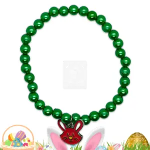 Osterarmband mit grün schimmernden Perlen und Hasenanhänger