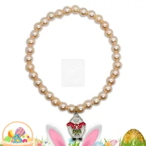 Osterarmband mit cremefarbenen Perlen und Schafanhänger