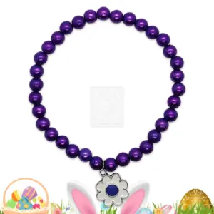 Osterarmband mit violetten Perlen und Blumenanhänger