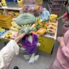 Cartoon Spongebob Thaddäus Plüschpuppe Anime Lila Pyjama-Bademantel Weiches Stofftier Schlafbegleiter-Puppe Überraschungsgeschenke 3