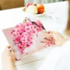 Valentinstag rosa Kirschblüte Pop-up-Karte Box Blumenstrauß Geburtstag Muttertag handgemachtes Geschenk für Freundin 6