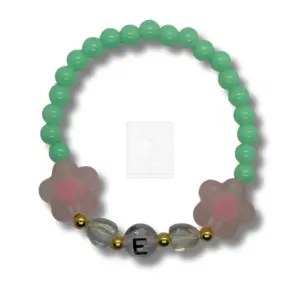 Personalisiertes Blumen Armband Mint mit Buchstabe E