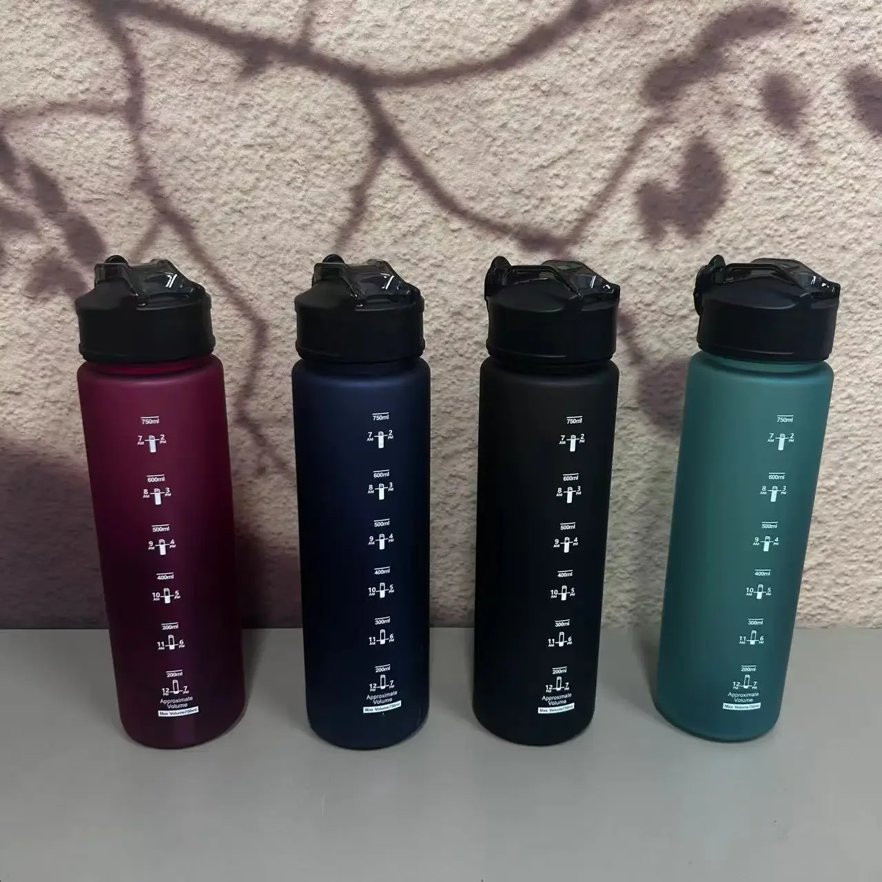 2024 neue 750ml Fitness Sport Studenten Wasser becher männlich große Kapazität weiblich Netz rot hochwertige Sommer Kunststoff tragbare Krüge 2