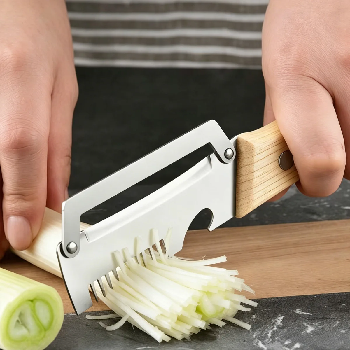 Küchenschäler aus Edelstahl mit Holzgriff zum Schälen und Schneiden von Obst und Gemüse Küchenwerkzeug 3