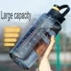 Supergroßer Wasserbecher für Studenten, Outdoor-Sport und Fitness, stoßfeste und hochtemperaturbeständige Wasserflasche 2