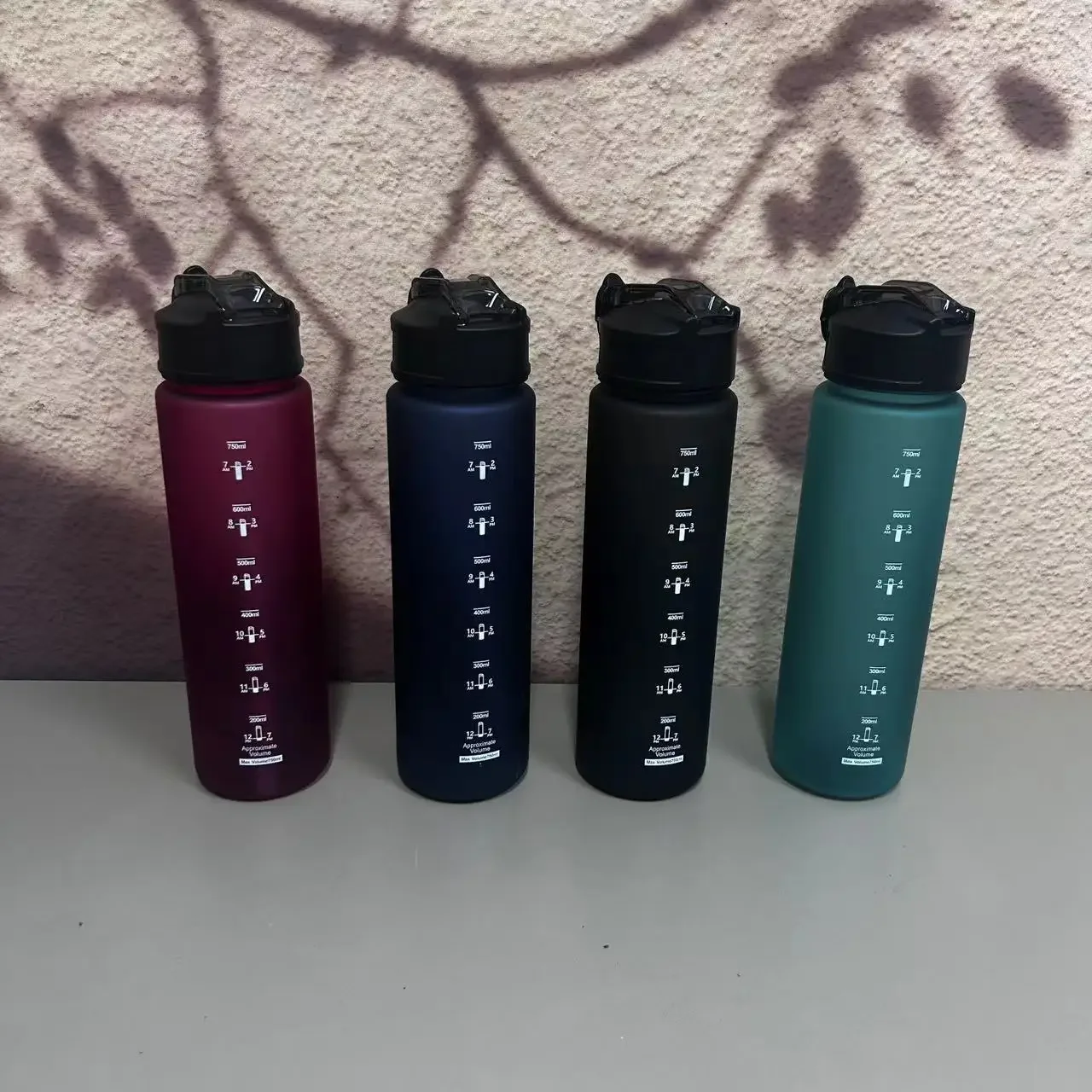 2024 neue 750ml Fitness Sport Studenten Wasser becher männlich große Kapazität weiblich Netz rot hochwertige Sommer Kunststoff tragbare Krüge 3