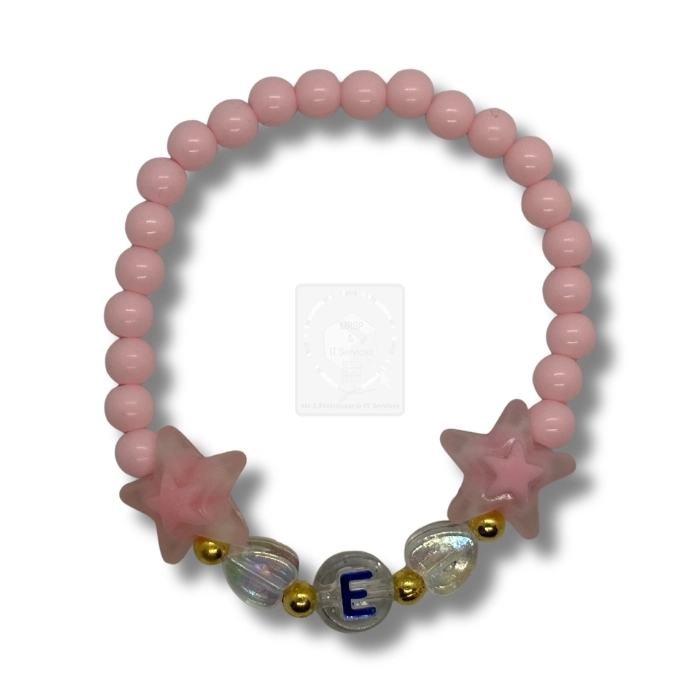 Buchstabenarmband E mit Sternen und Herzen