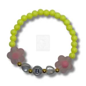 Buchstabenarmband B mit gelben Perlen und Blumen