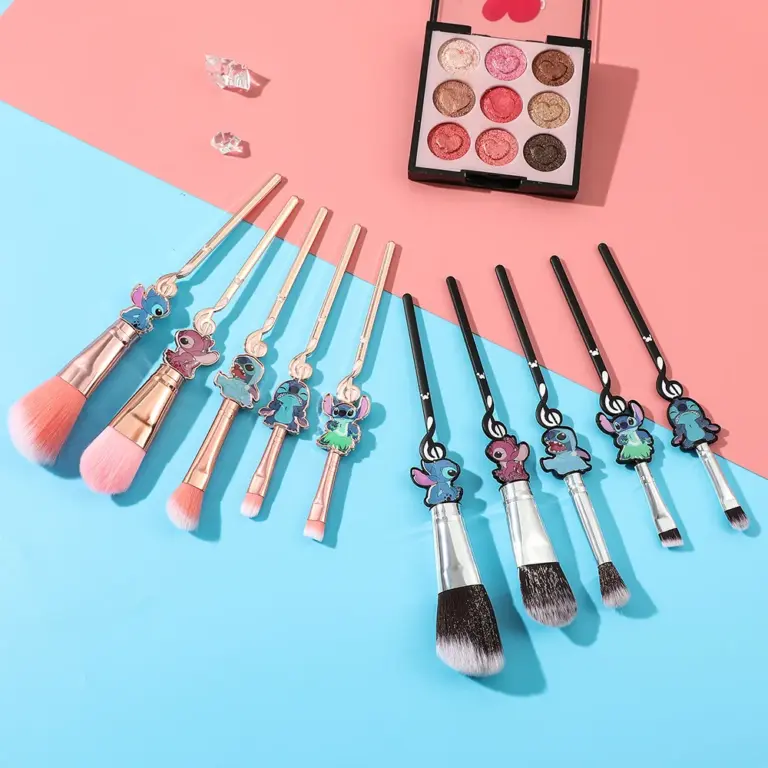 7 stücke Stich Make-up Pinsel Set Cartoon Stich tragbare Handheld kosmetische Spiegel Kamm Stich Make-up Pinsel Set Anime Peripherie Geschenk 3